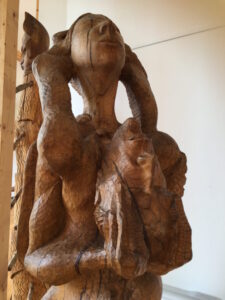 Weitere Holzskulptur von Josef Pyrz im Centre d'Arts in Schorbach