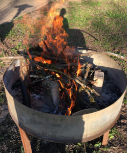 Das Feuer in der Feuerschale, mein Schatten und ich