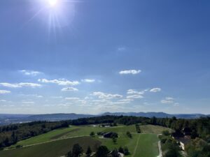 Weitblick vom Wasserturm aus, mit Blauhimmel
