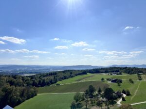 Weitblick vom Wasserturm aus, mit Blauhimmel